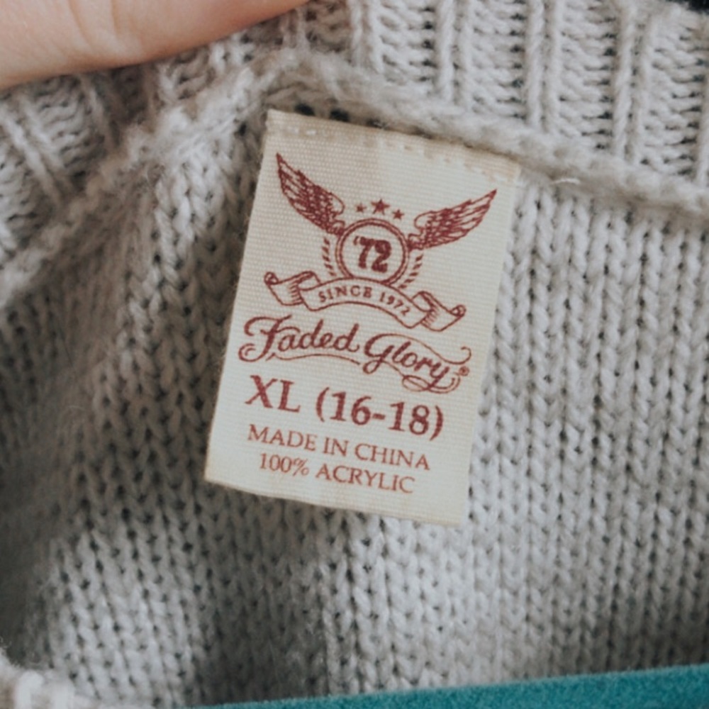 XL juniors sweater ๐โ๏ธ - Picture 8 of 10